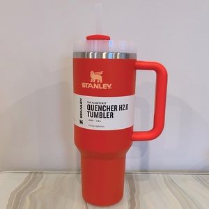 BRAND NEW
40 oz Stanley adventure quencher tumbler
Color: Tigerlilly